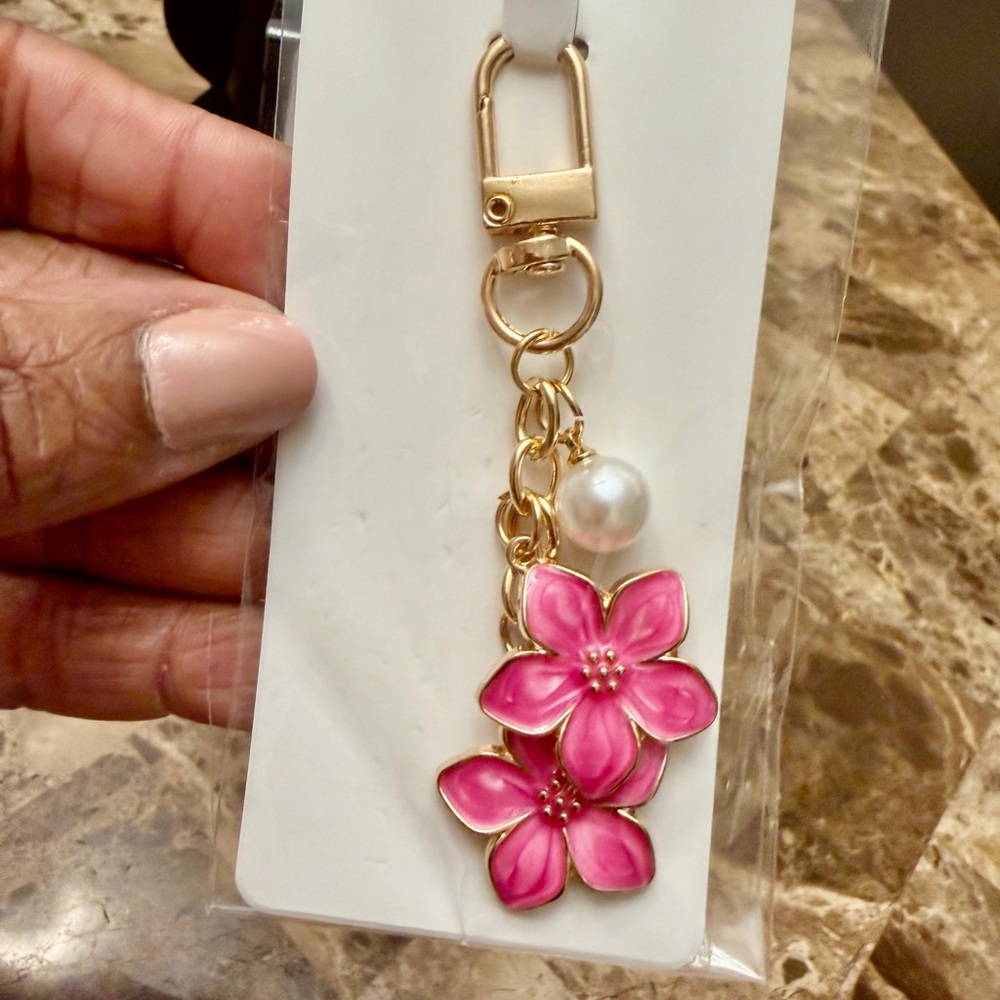 (Your Choice) Gold Flower Bag/Keychain with Pearl Charm - Pink, Purple, or Red - Picture 2 of 4
